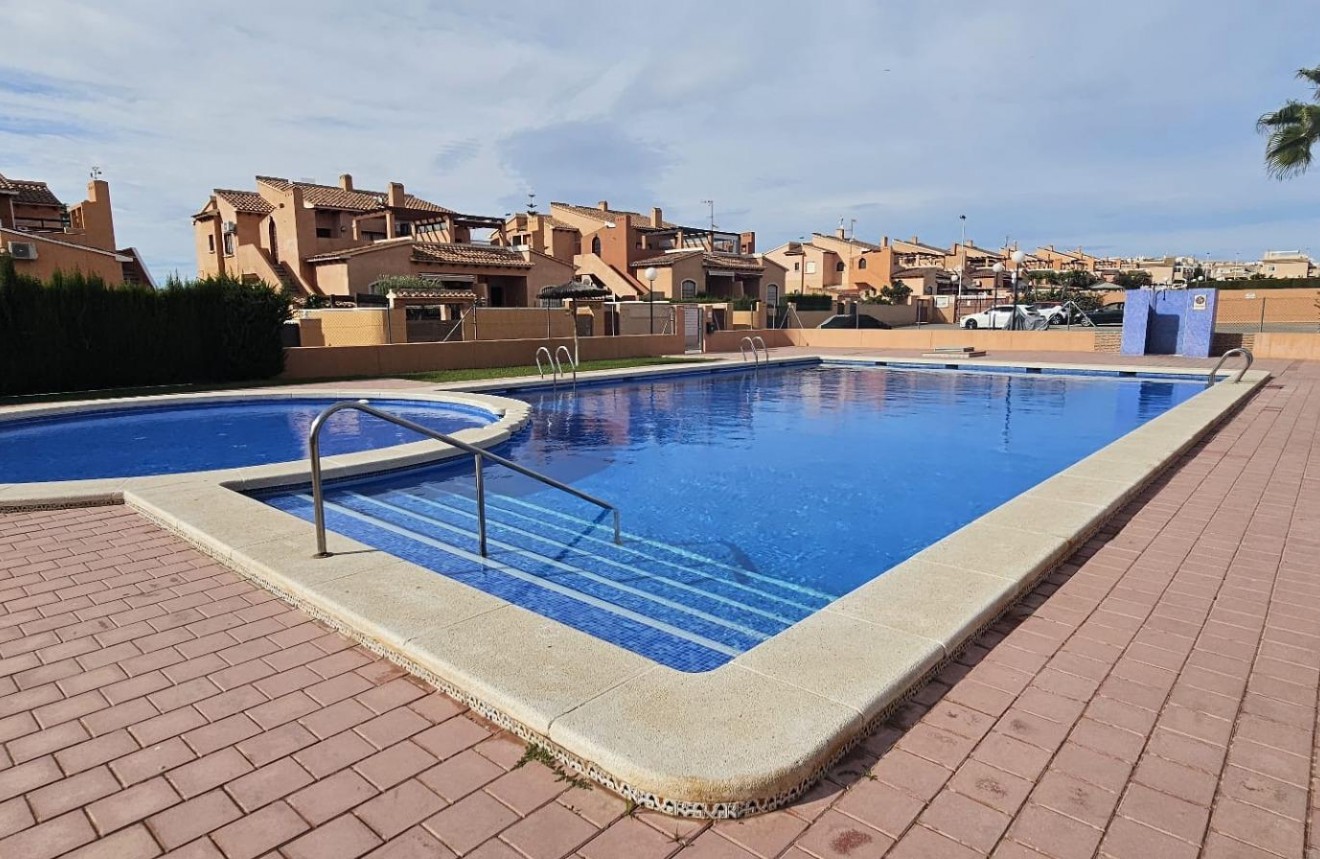 Tweedehands - Appartement / flat -
Torrevieja - aguas nuevas