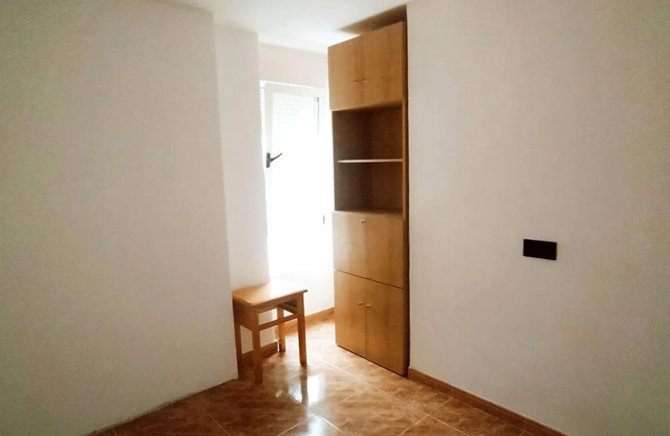 Segunda mano - Apartamento / piso -
Torrevieja