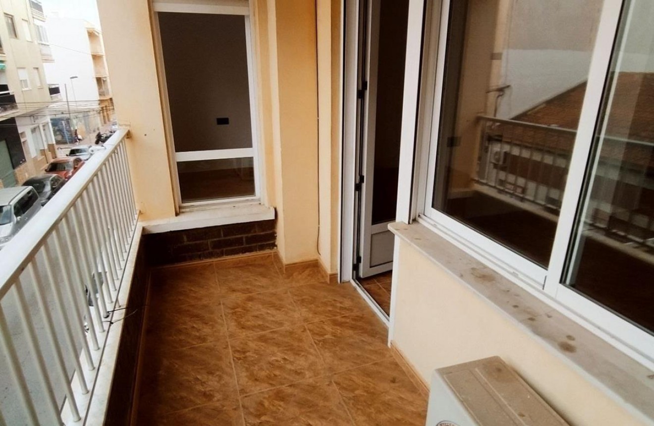 Segunda mano - Apartamento / piso -
Torrevieja