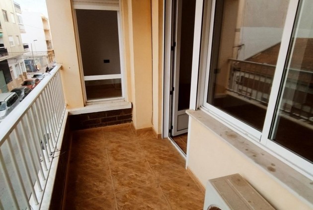 Segunda mano - Apartamento / piso -
Torrevieja