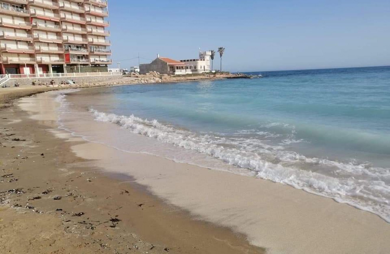 Segunda mano - Ático -
Torrevieja - aguas nuevas