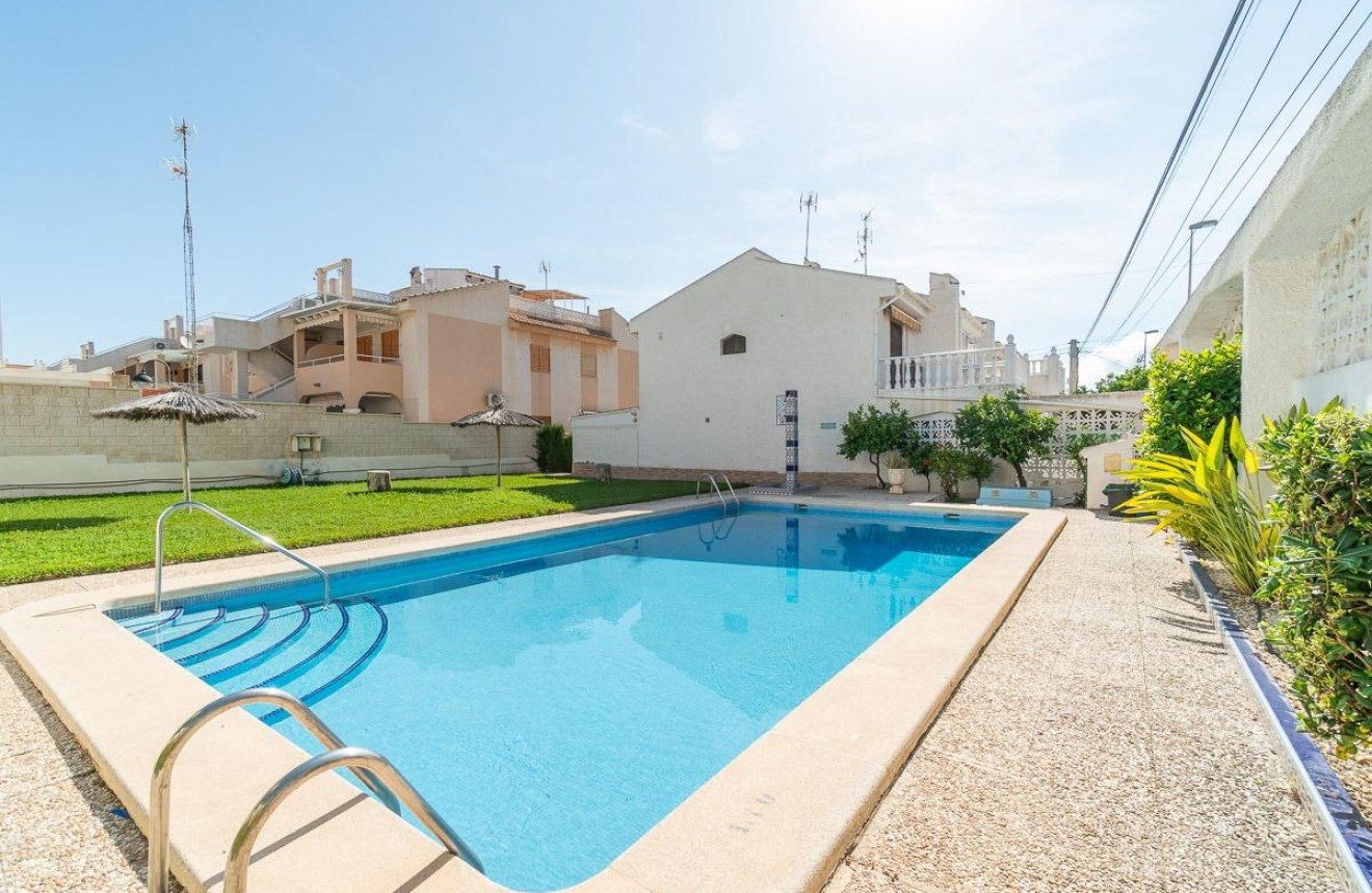 Z drugiej ręki - Bungalow -
Torrevieja - Los Frutales