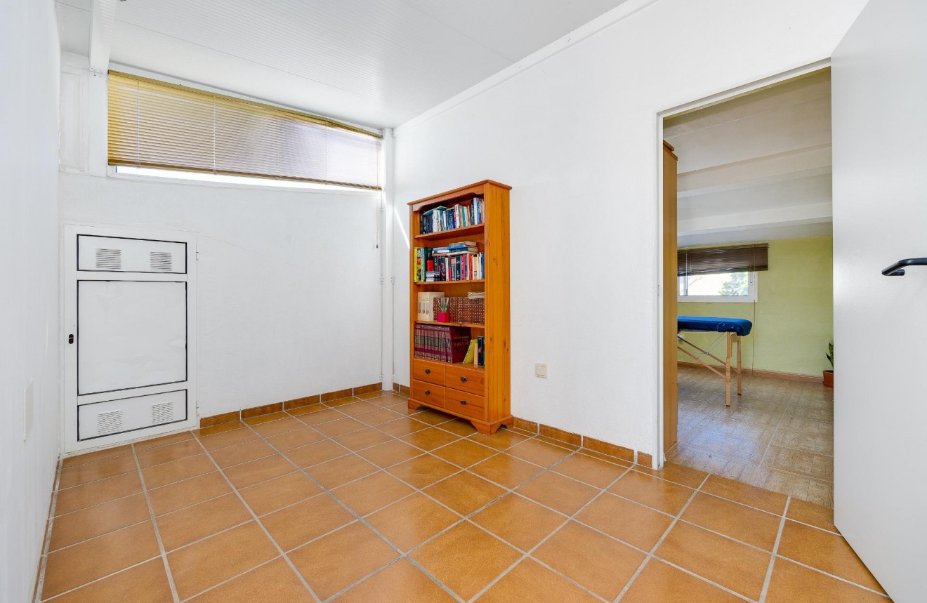 Resale - Chalet -
Torrevieja - Aguas Nuevas 2