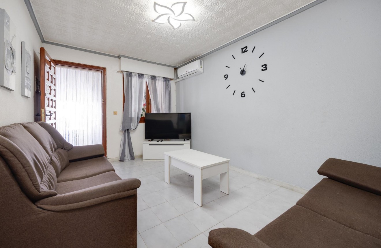 Resale - Chalet -
Torrevieja - San luis