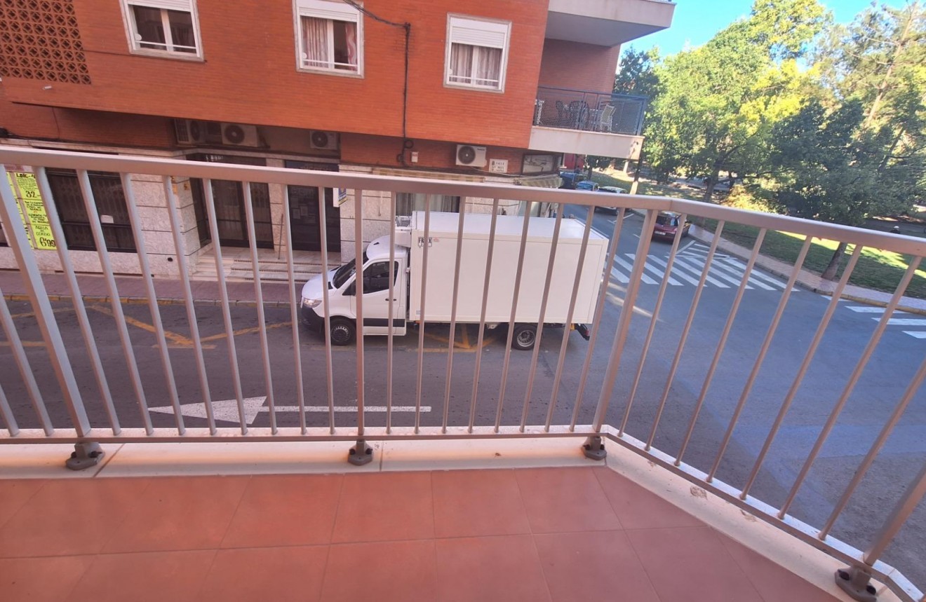 Z drugiej ręki - Mieszkanie w bloku -
Torrevieja - Acequion