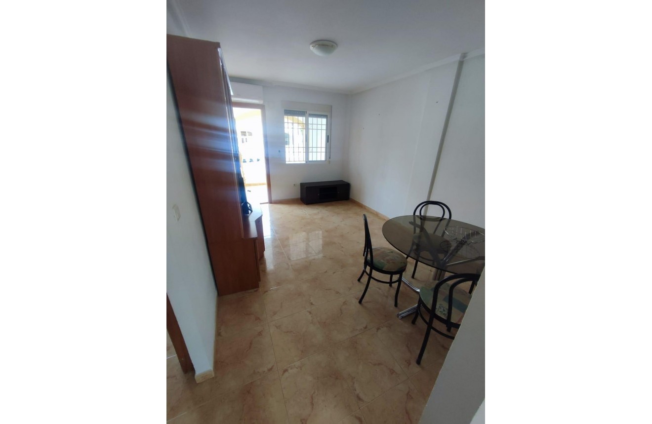 Resale - Bungalow -
Torrevieja - Torretas