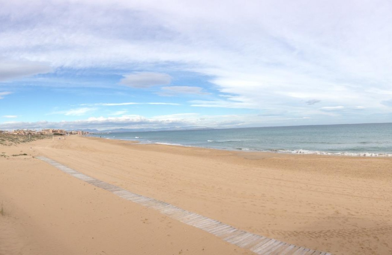 Z drugiej ręki - Mieszkanie w bloku -
Torrevieja - La Mata