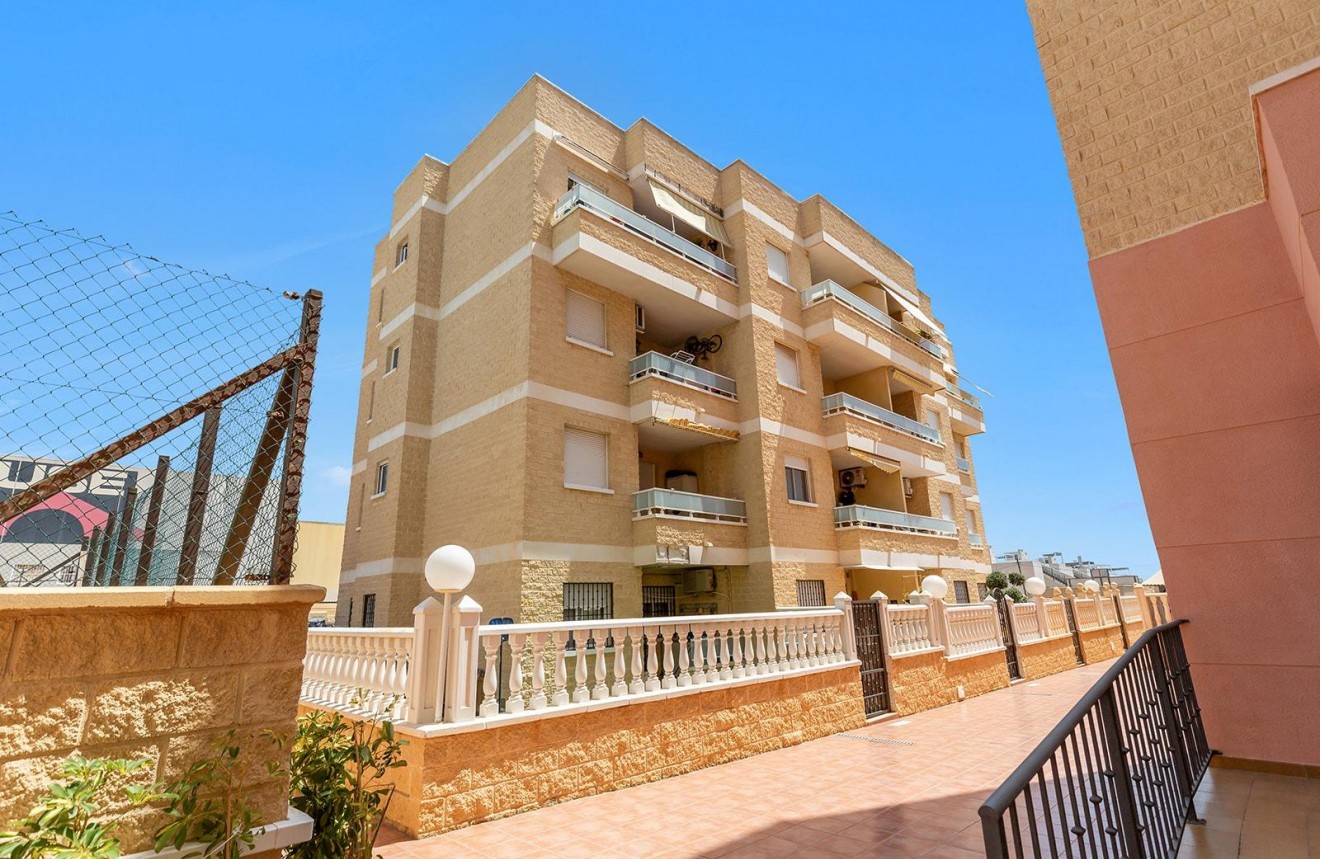 Tweedehands - Appartement / flat -
Torrevieja - Sector 25