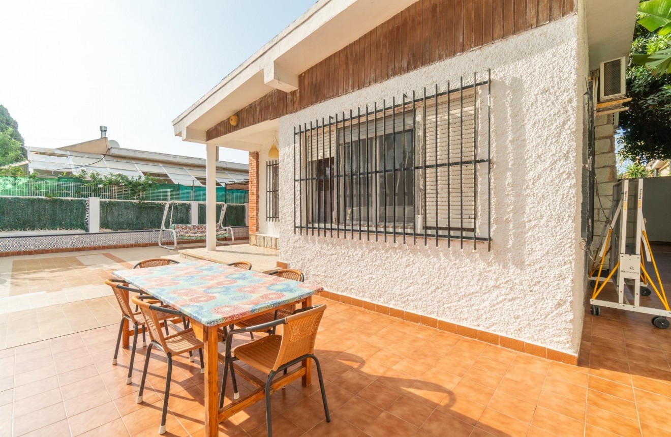 Resale - Chalet -
Torrevieja - Aguas Nuevas 1