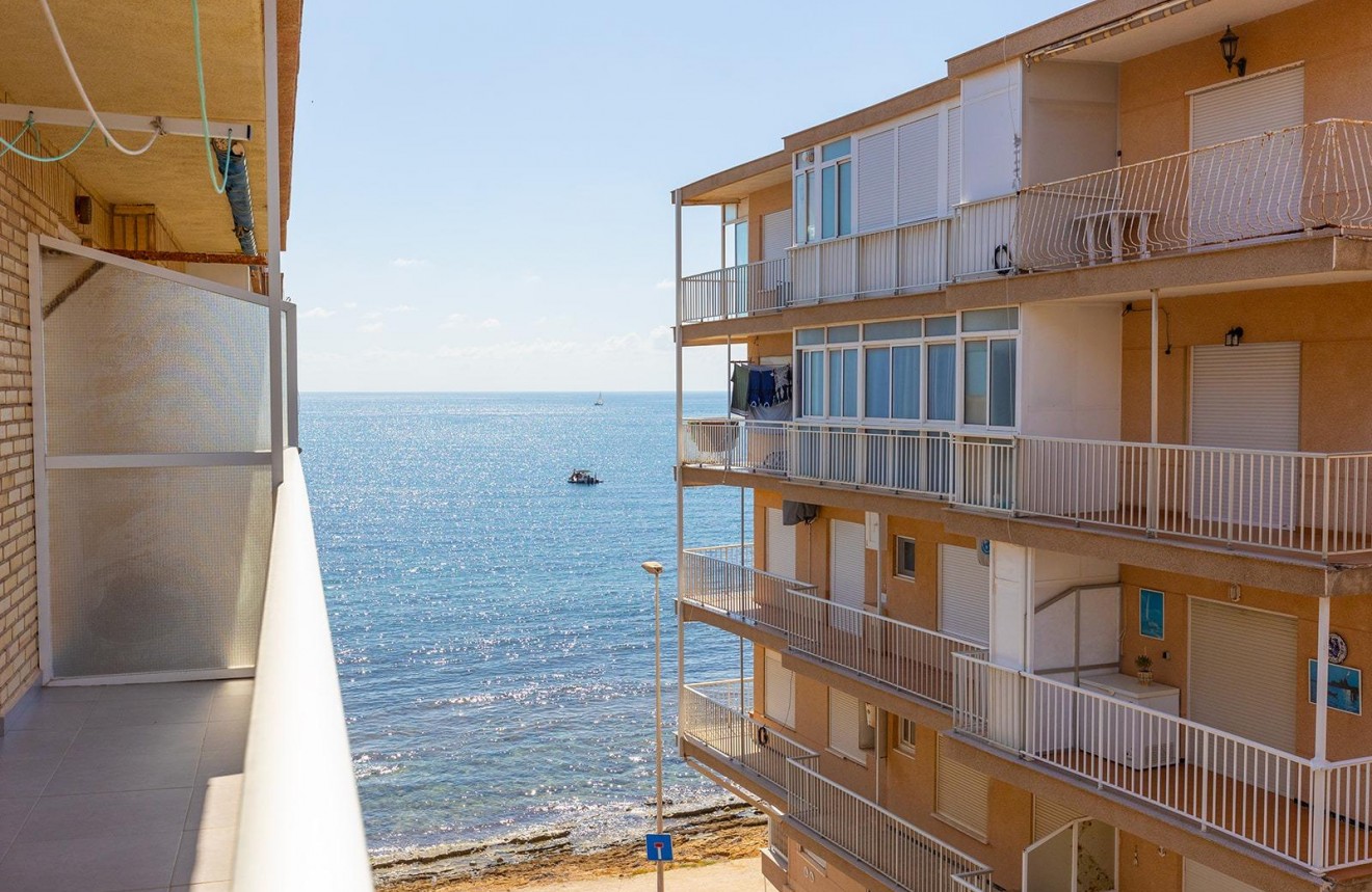 Z drugiej ręki - Mieszkanie w bloku -
Torrevieja - Playa de los Naufragos