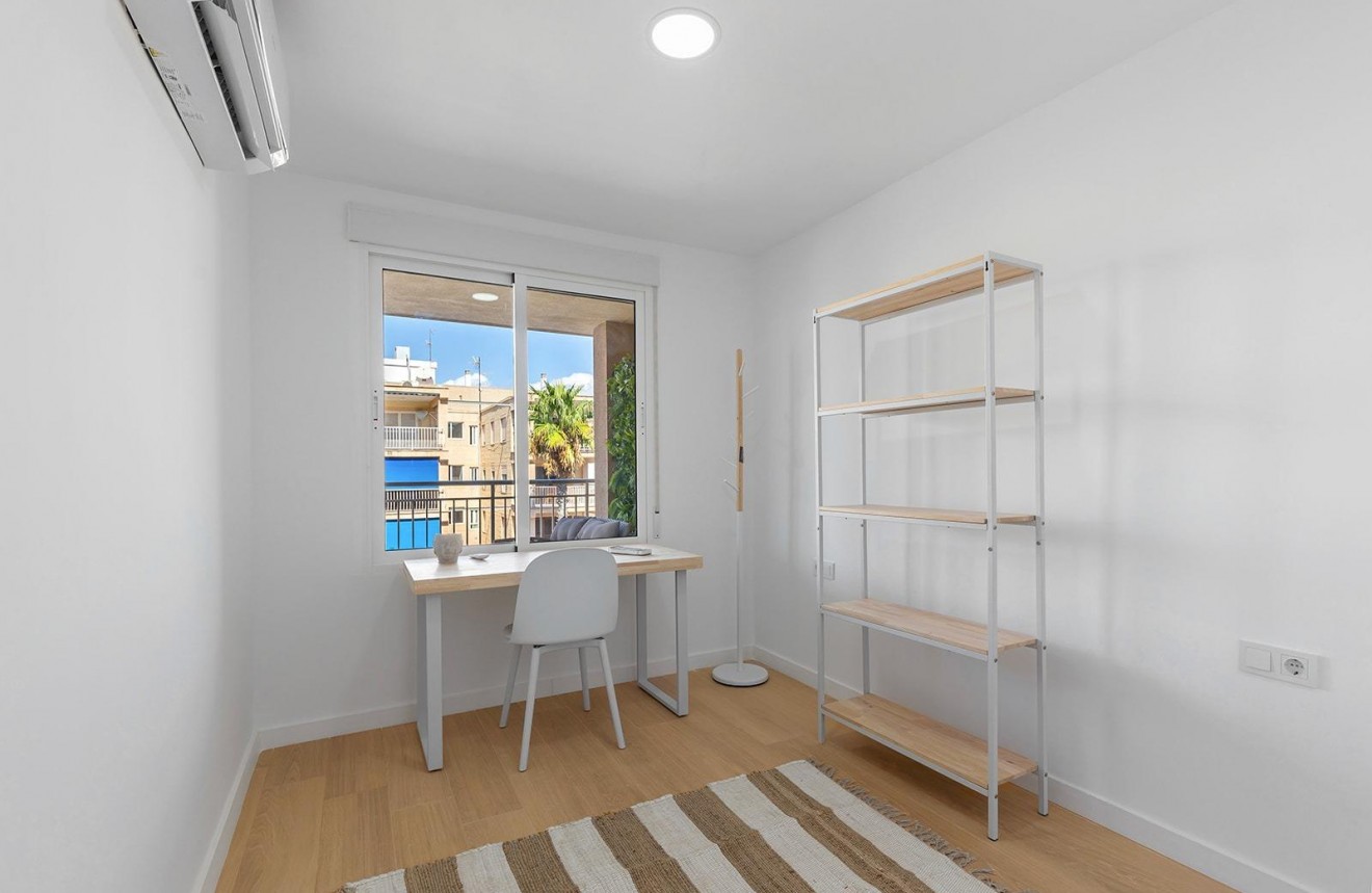 Segunda mano - Apartamento / piso -
Torrevieja - Playa de los Naufragos