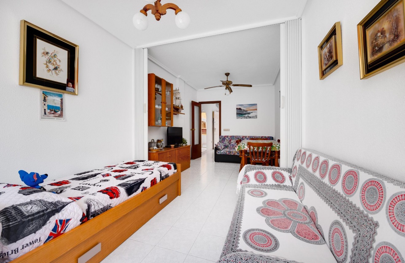 Resale - Apartment / flat -
Torrevieja - Centro