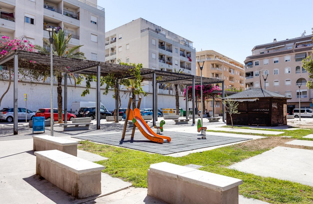 Resale - Apartment / flat -
Torrevieja - Centro