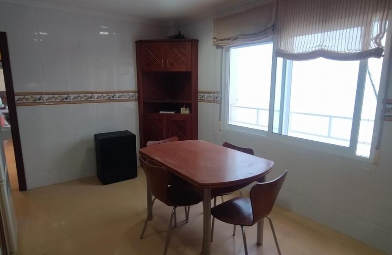 Tweedehands - Appartement / flat -
Torrevieja - PLAYA DEL CURA - CENTRO