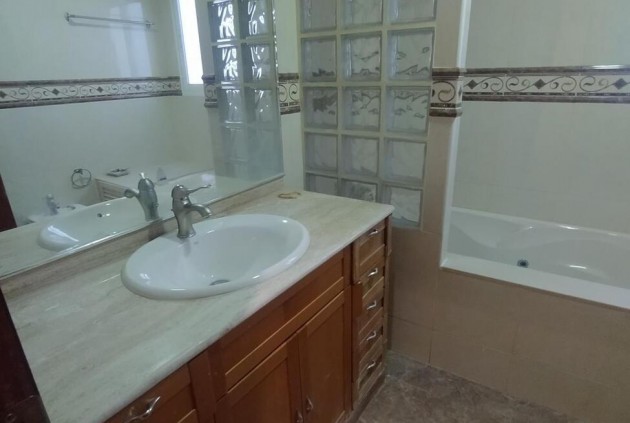 Tweedehands - Appartement / flat -
Torrevieja - PLAYA DEL CURA - CENTRO