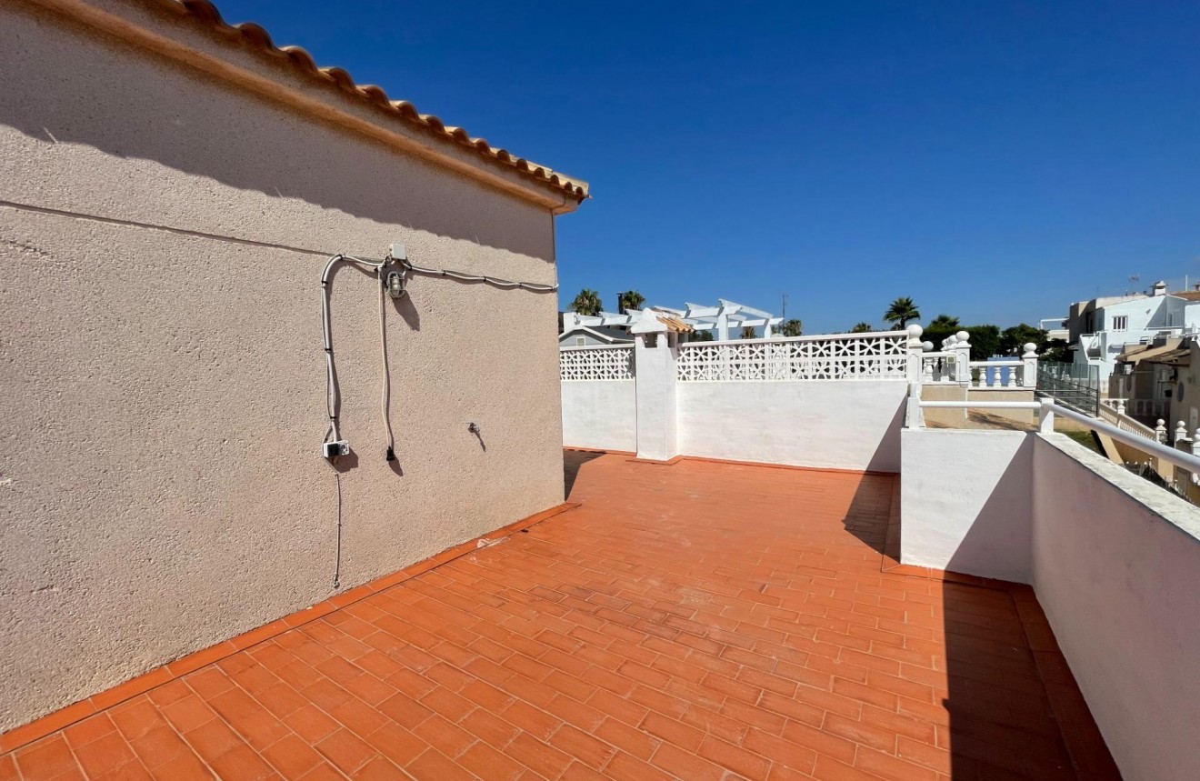 Resale - Chalet -
Torrevieja - Los altos