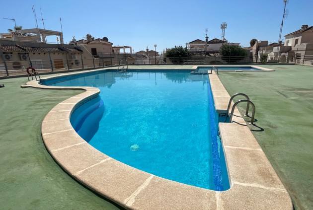 Resale - Chalet -
Torrevieja - Los altos