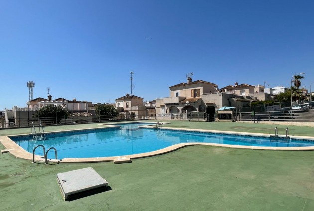 Segunda mano - Chalet -
Torrevieja - Los altos