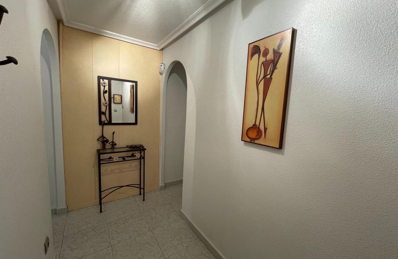 Resale - Apartment / flat -
Torrevieja - Playa del Cura