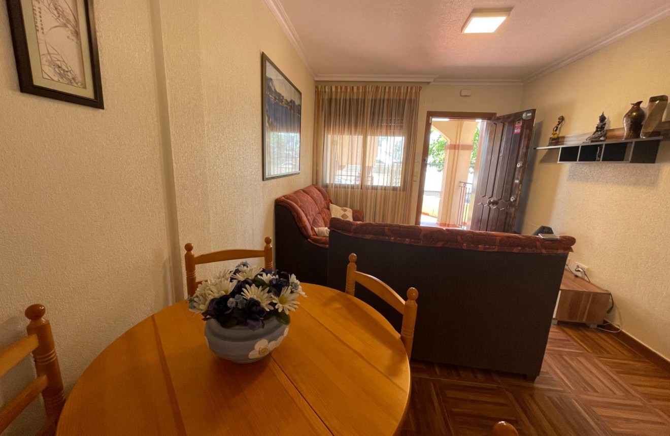 Z drugiej ręki - Bungalow -
Torrevieja - Aguas Nuevas 1