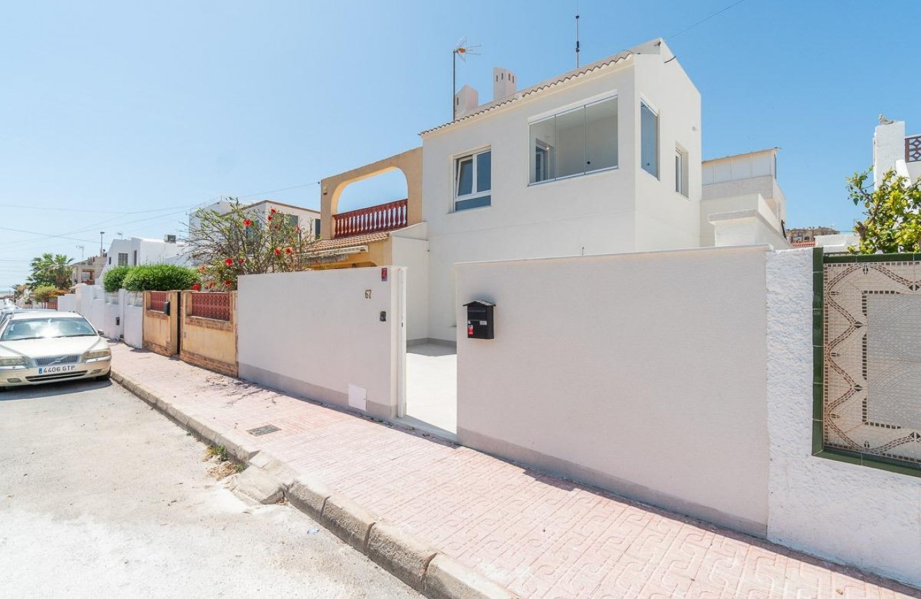 Resale - Chalet -
Torrevieja - Aguas Nuevas 1