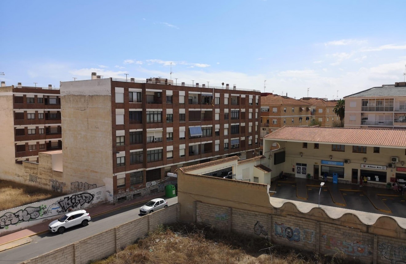 Aus zweiter Hand - Wohnung -
Torrevieja - Estacion de autobuses