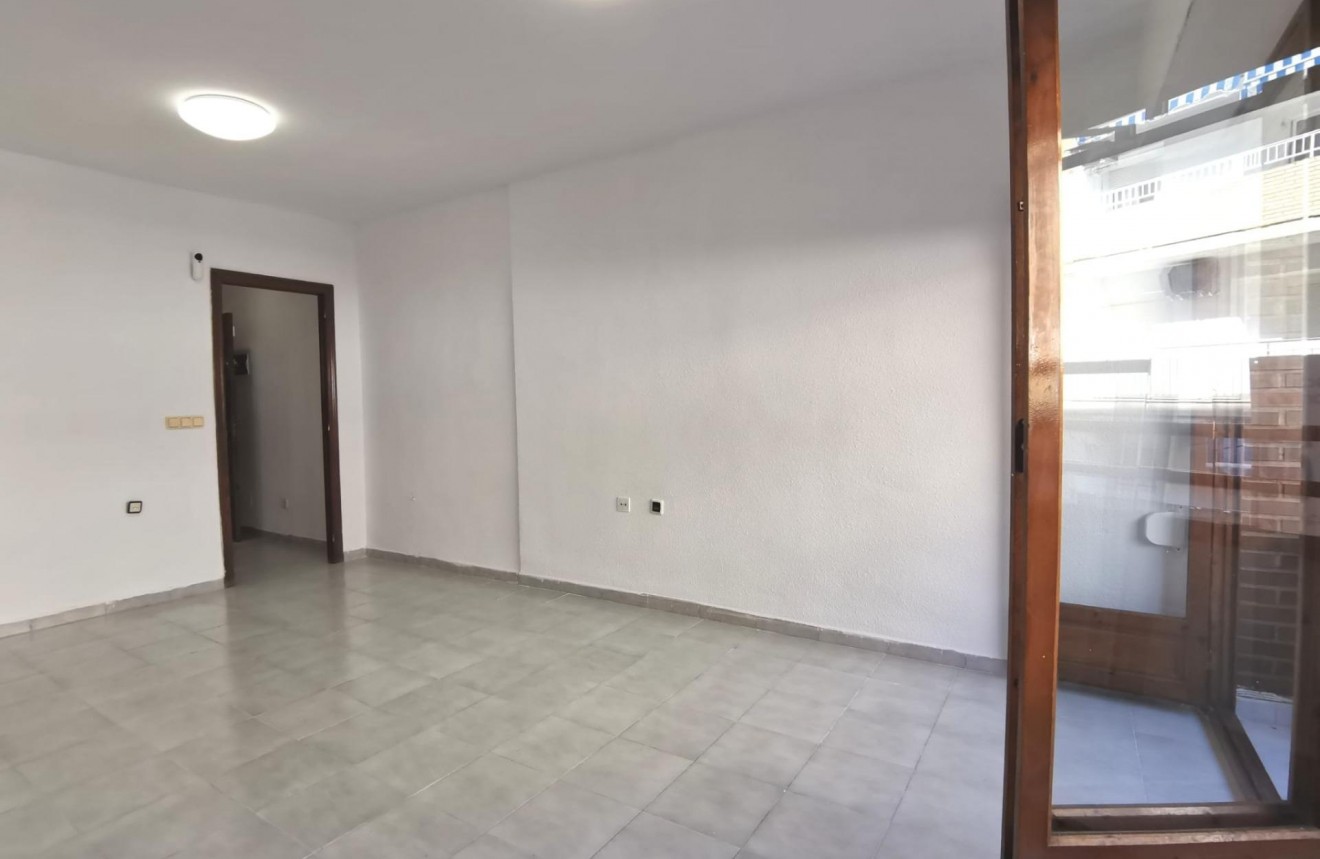 Segunda mano - Apartamento / piso -
Torrevieja - Estacion de autobuses