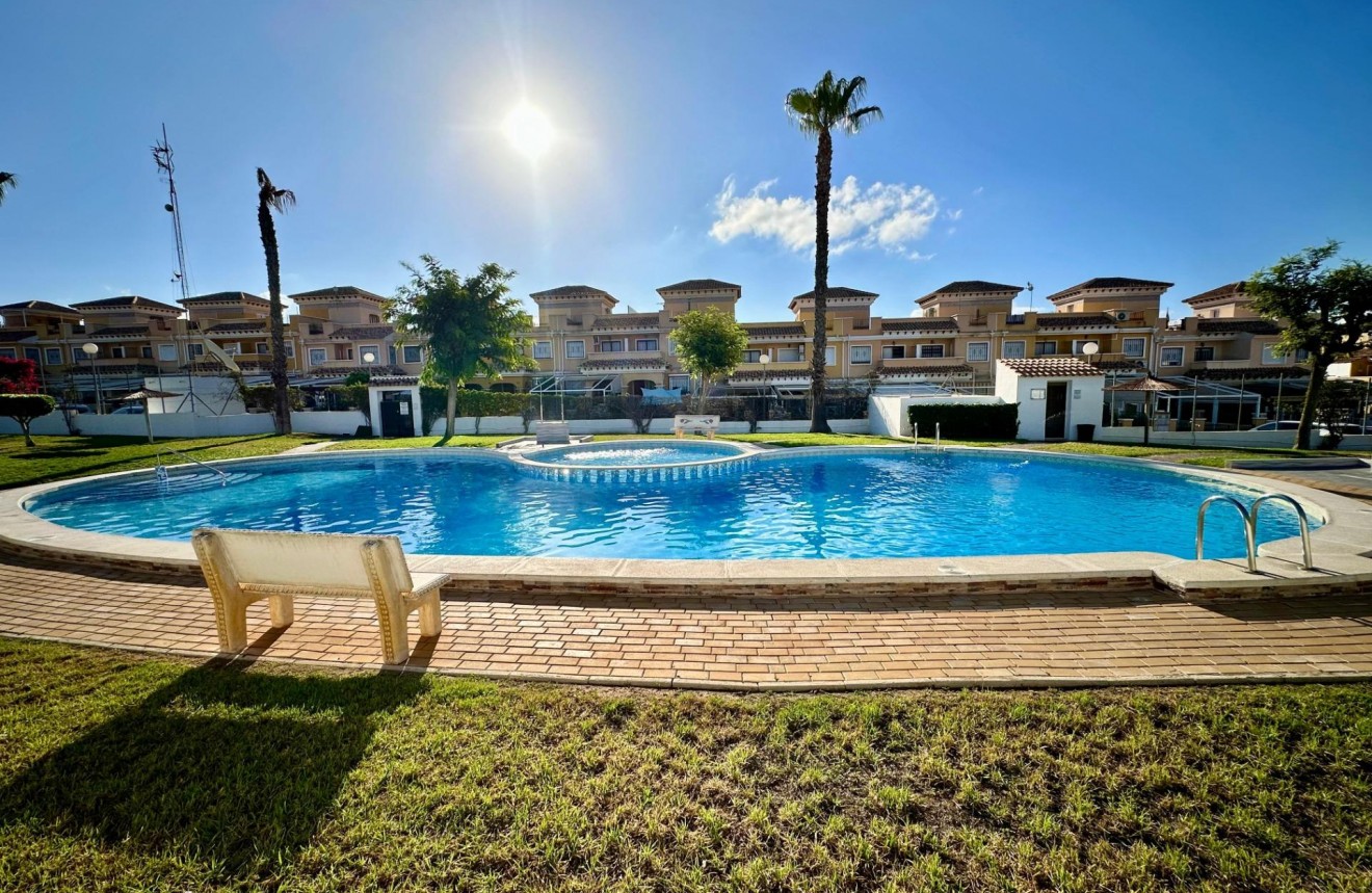 Resale - Chalet -
Torrevieja - Aguas Nuevas 1