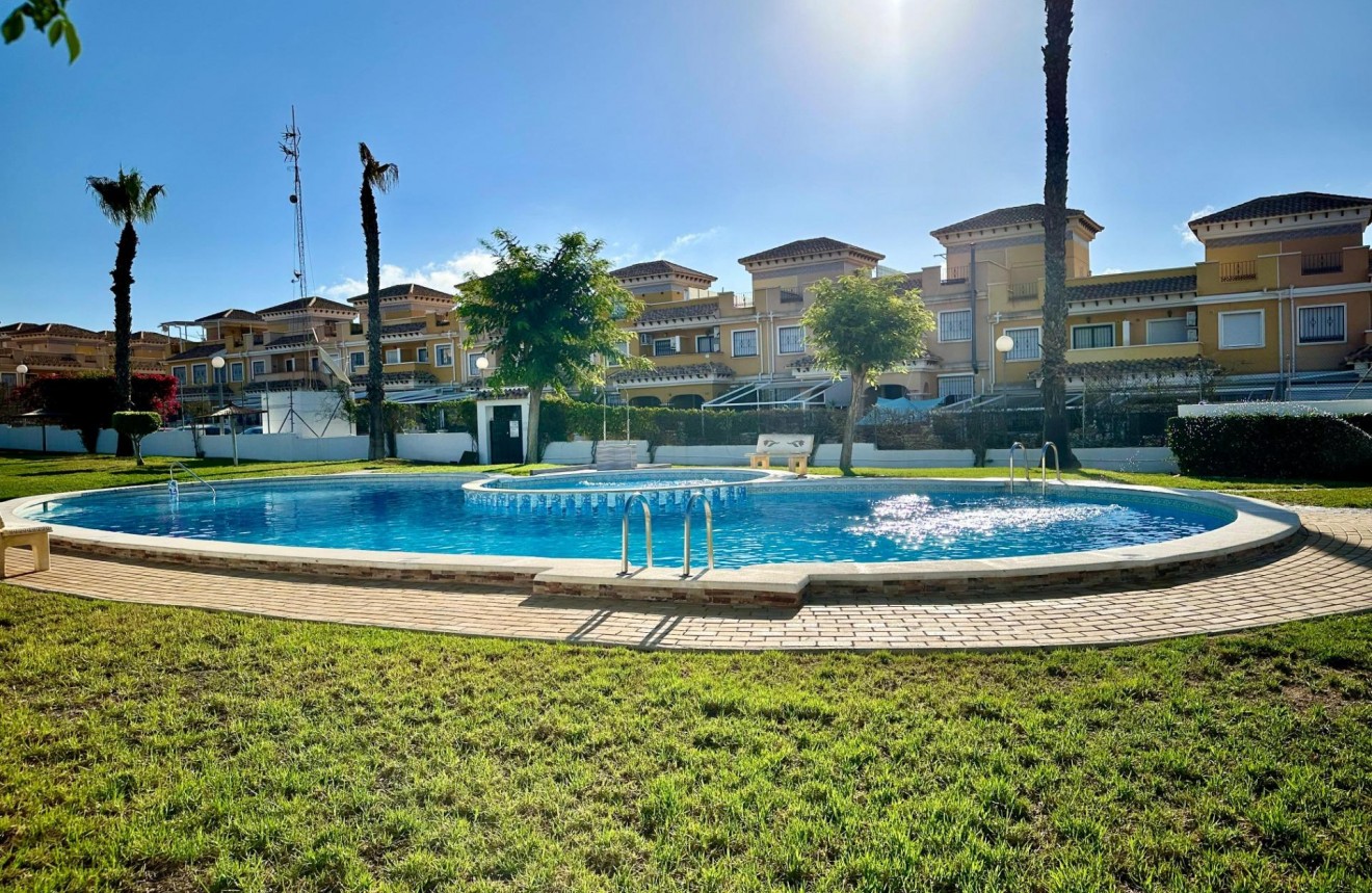 Resale - Chalet -
Torrevieja - Aguas Nuevas 1