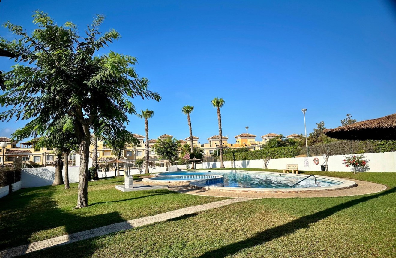 Resale - Chalet -
Torrevieja - Aguas Nuevas 1