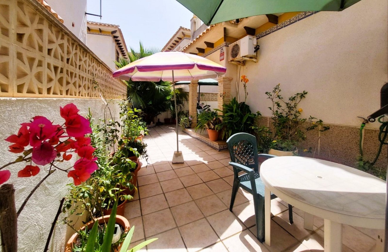 Resale - Chalet -
Torrevieja - Costa Blanca