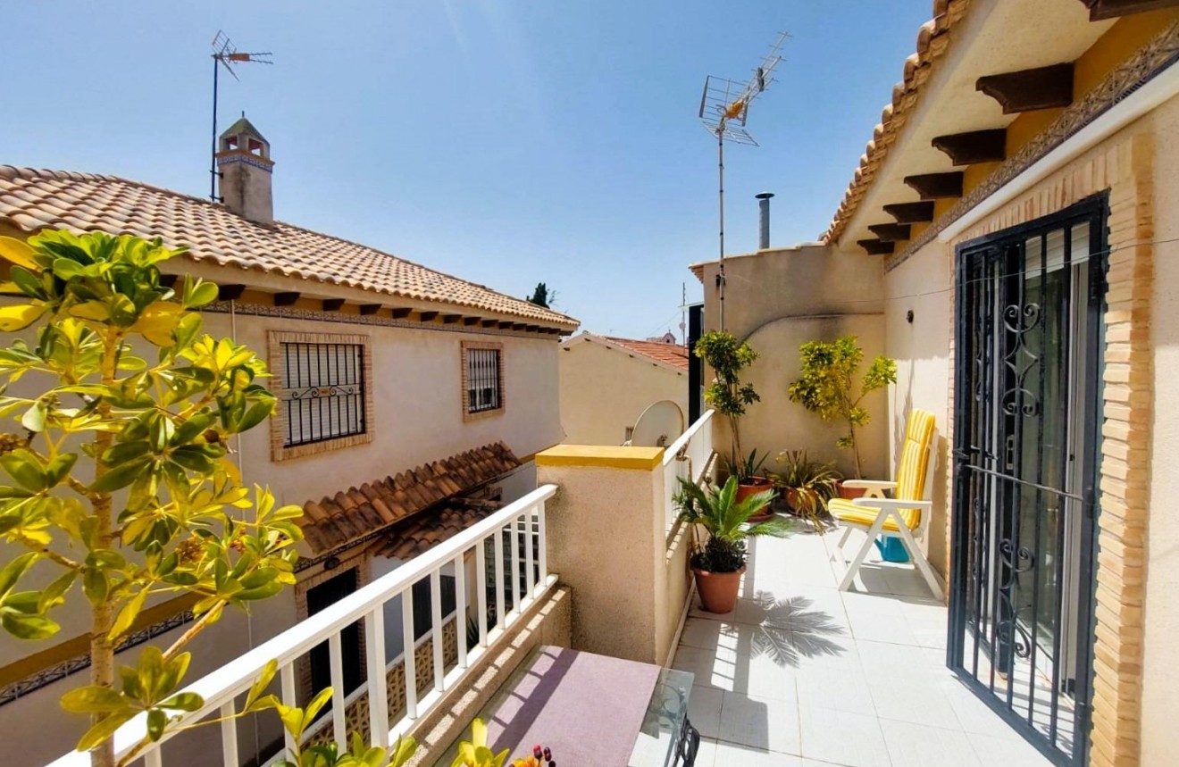 Resale - Chalet -
Torrevieja - Costa Blanca