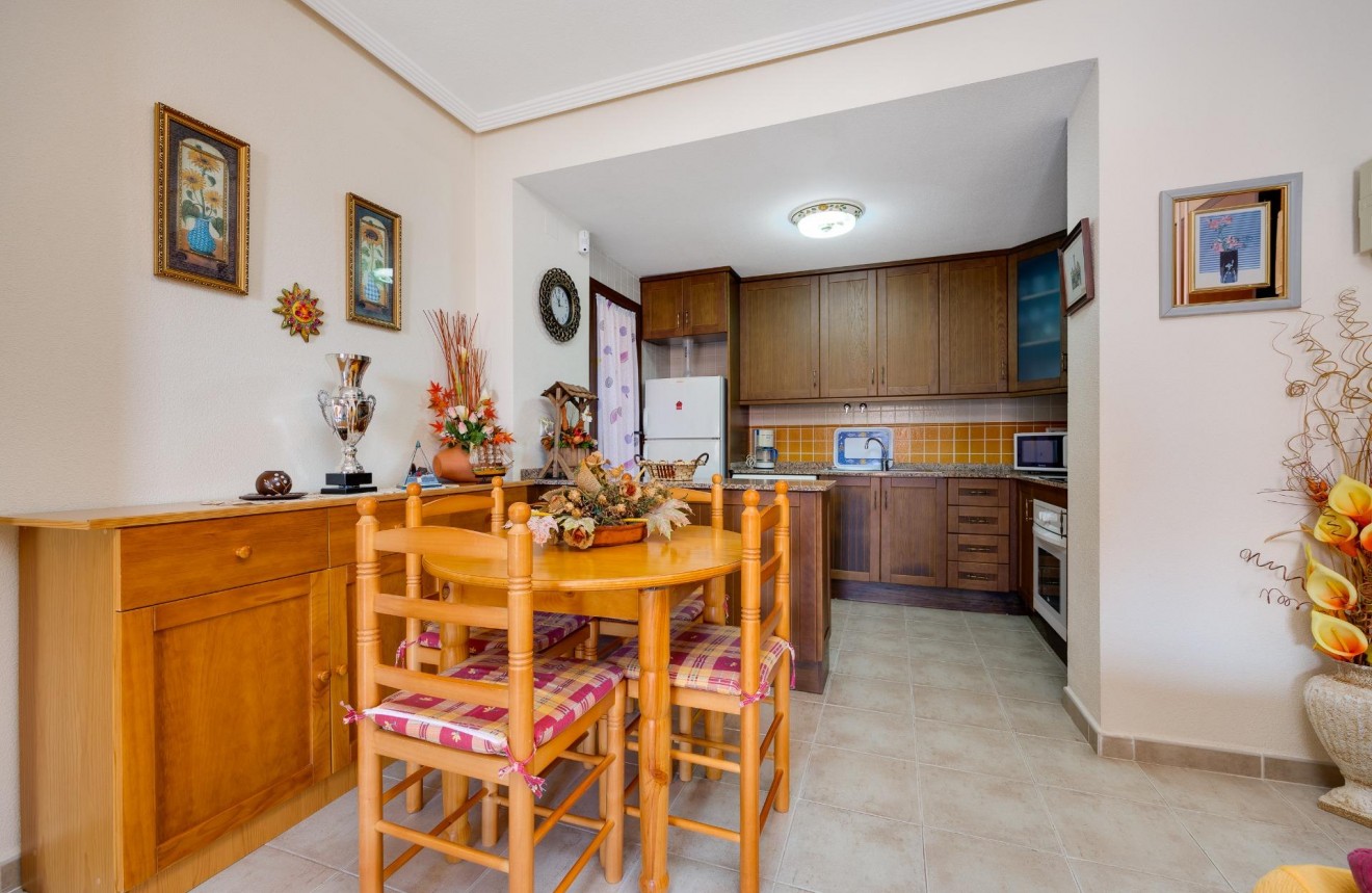 Z drugiej ręki - Bungalow -
Torrevieja - Torrejón