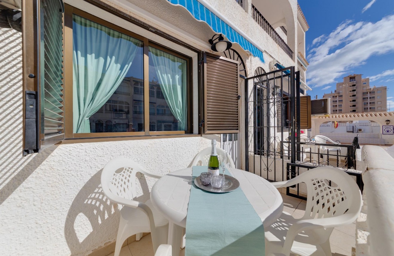 Resale - Apartment / flat -
Torrevieja - Torre la mata