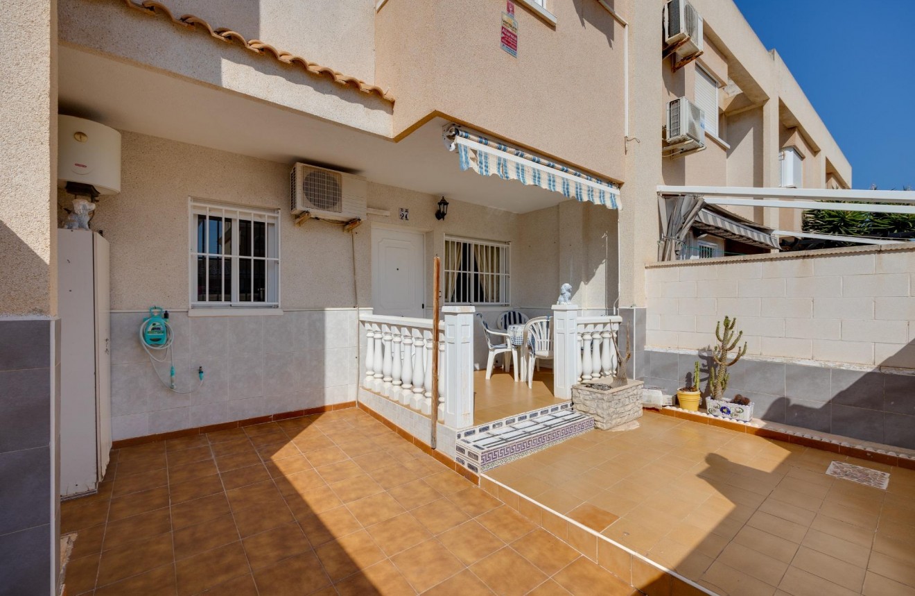 Resale - Chalet -
Torrevieja - Aguas Nuevas 2