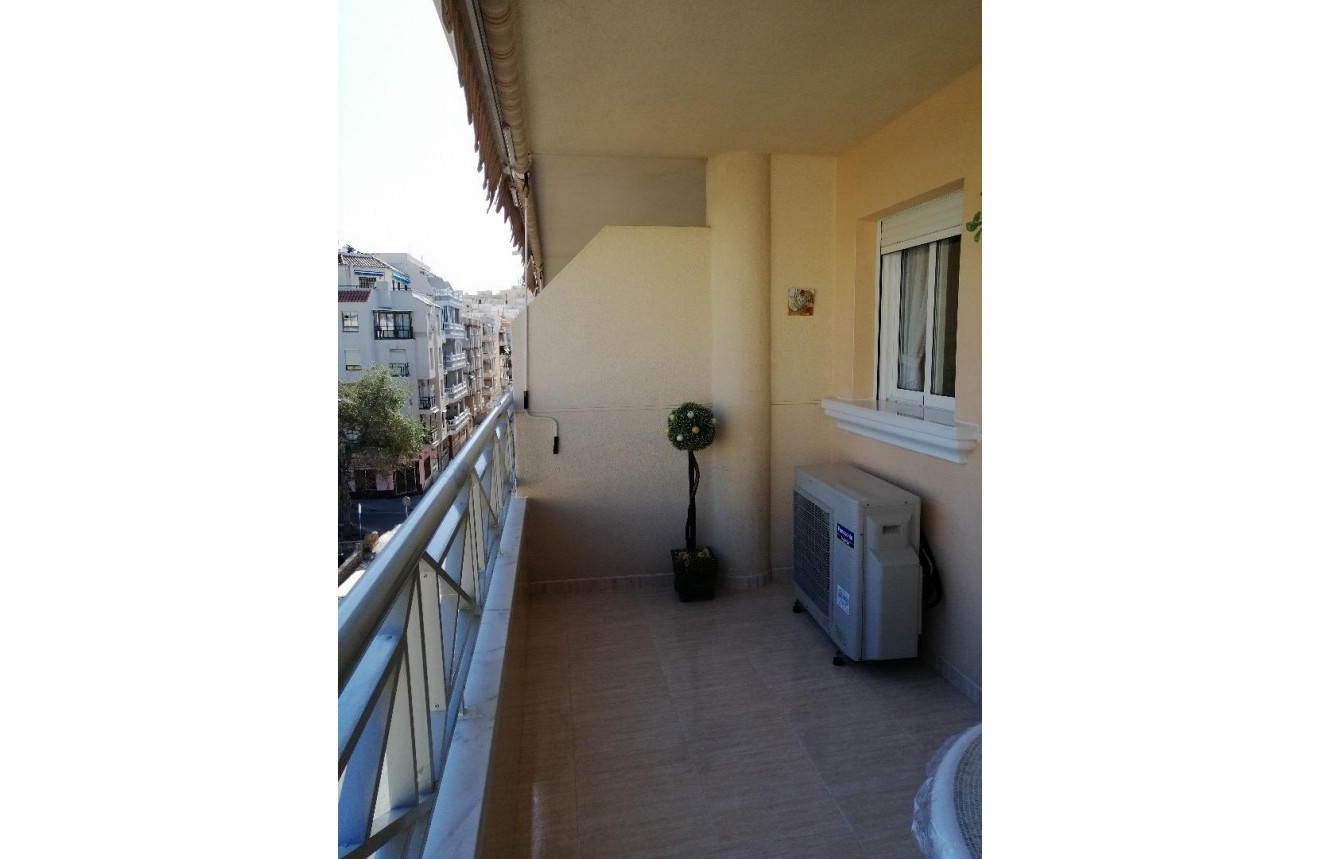 D'occasion - Appartement -
Torrevieja - Playa del Cura