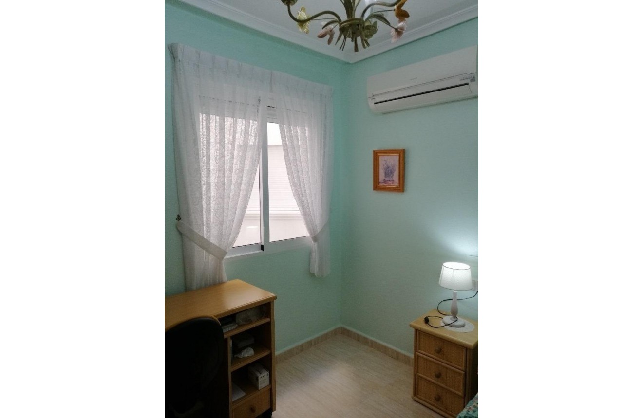 Tweedehands - Appartement / flat -
Torrevieja - Playa del Cura