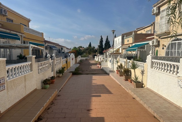 Z drugiej ręki - Szalet -
Torrevieja - Costa Blanca