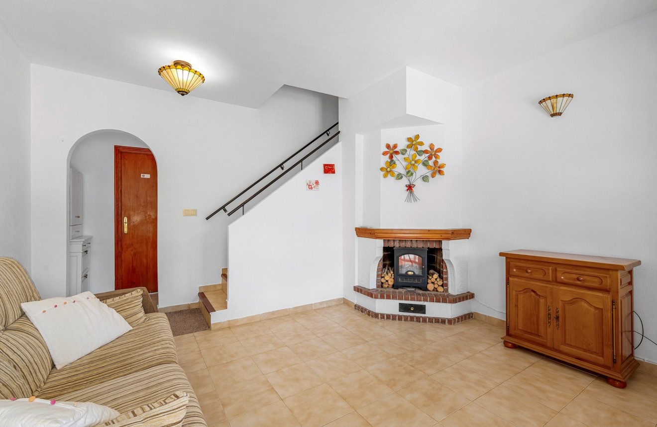 Resale - Chalet -
Torrevieja - Costa Blanca