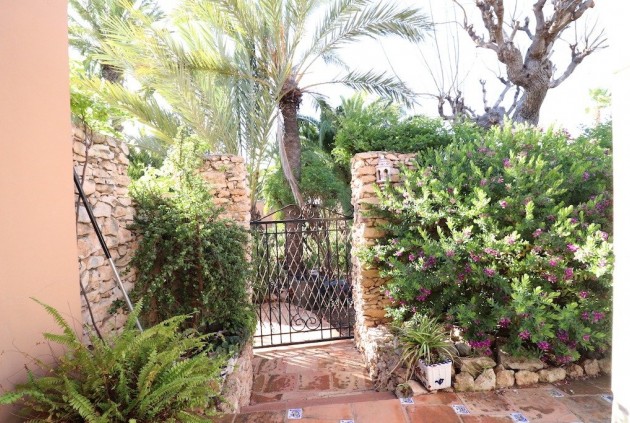 Resale - Chalet -
Torrevieja - Costa Blanca