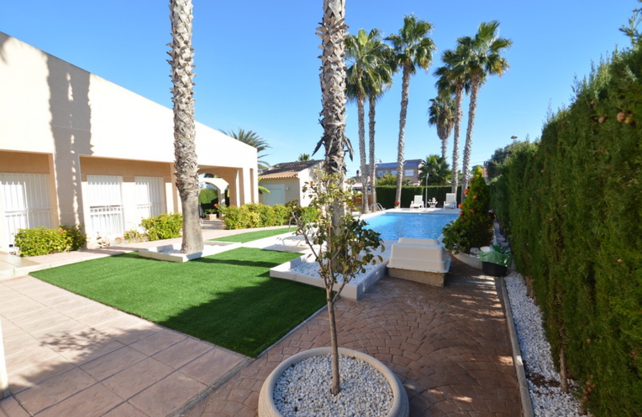 Tweedehands - Chalet -
Torrevieja - Costa Blanca