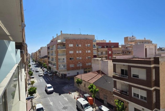 Z drugiej ręki - Mieszkanie w bloku -
Torrevieja - CENTRE