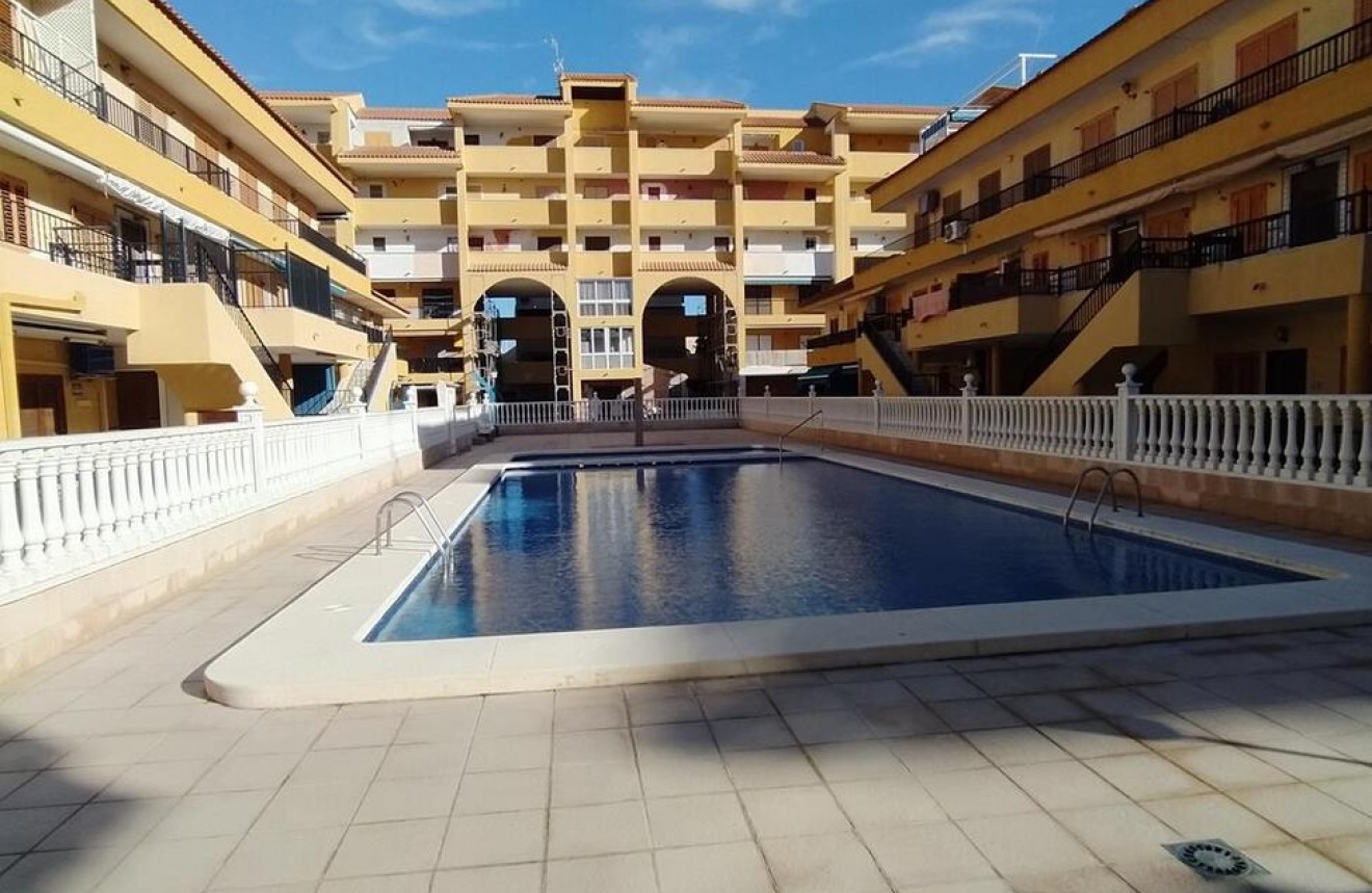 Resale - Chalet -
Torrevieja - La Mata