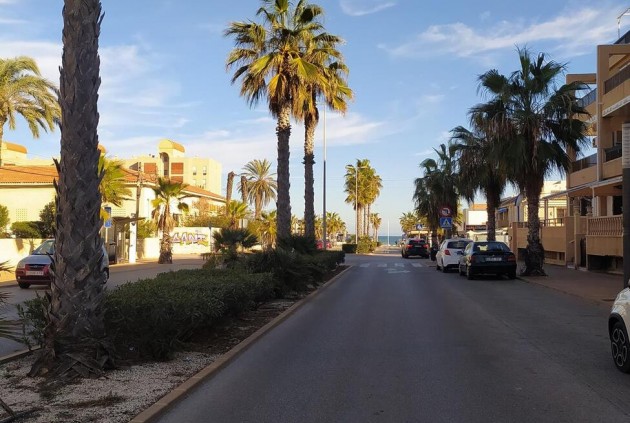 Resale - Chalet -
Torrevieja - La Mata