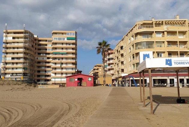 Z drugiej ręki - Mieszkanie w bloku -
Torrevieja - La Mata