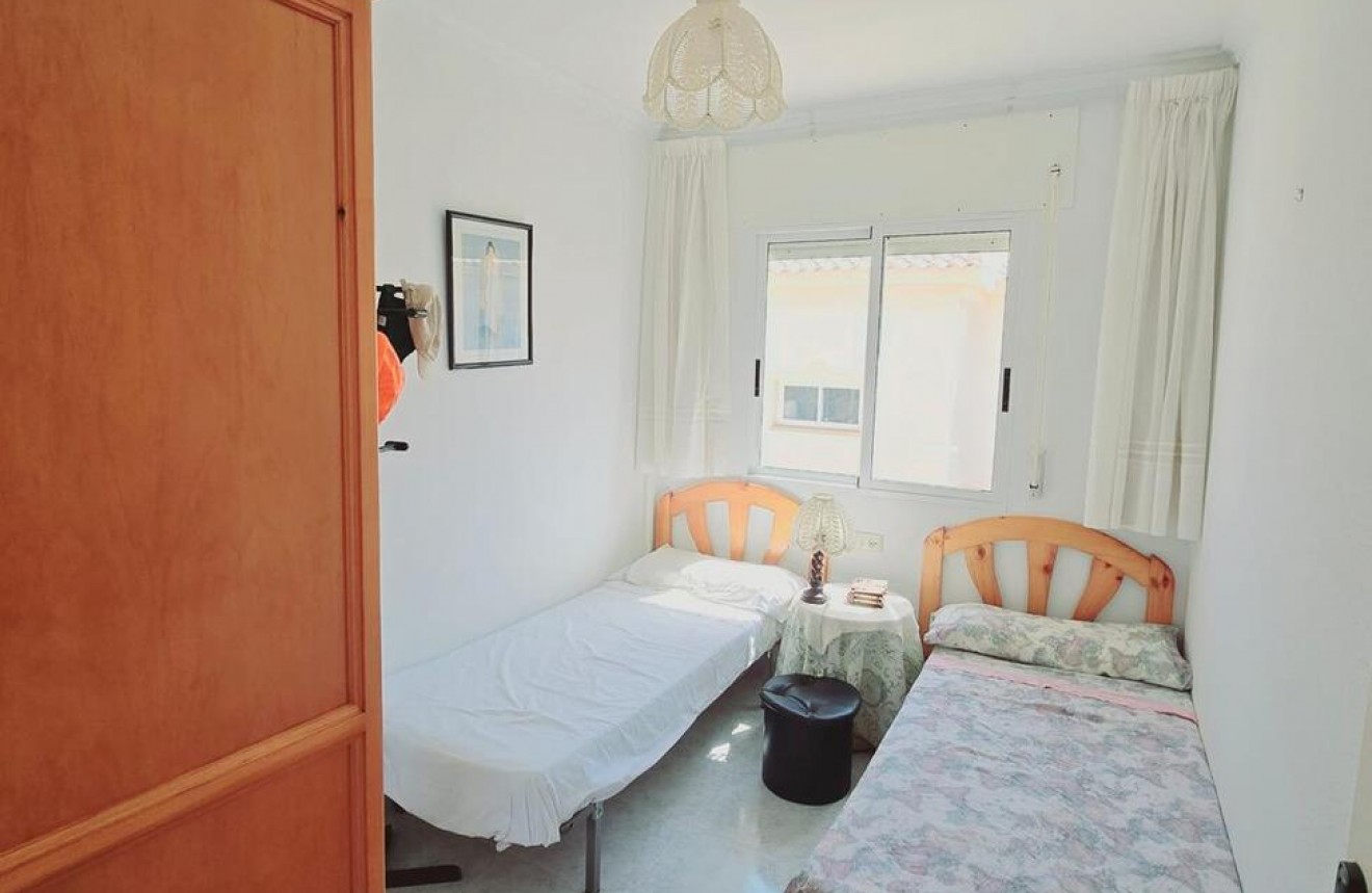 Resale - Bungalow -
Torrevieja - Torreblanca