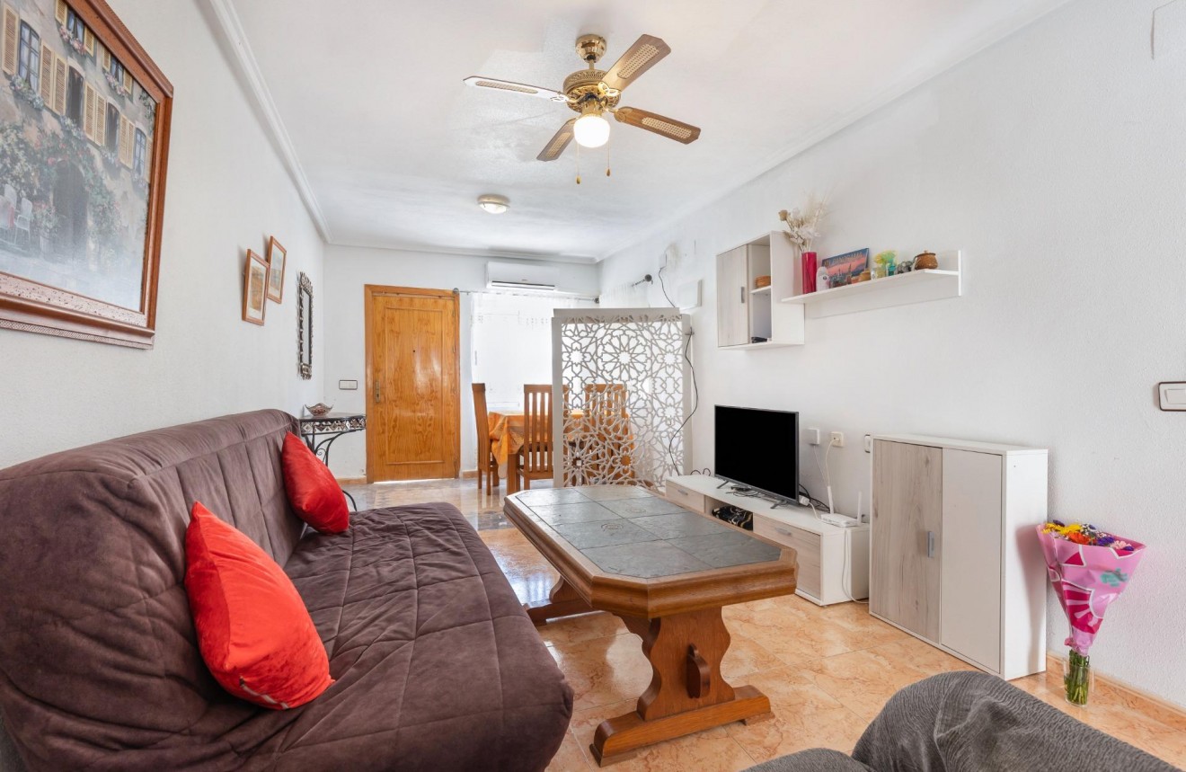 Resale - Bungalow -
Torrevieja - El Limonar