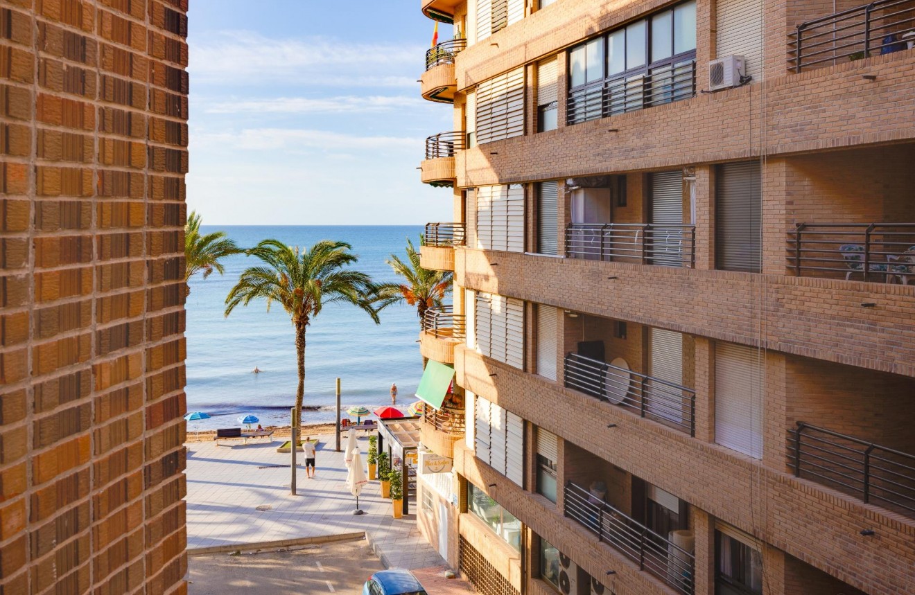 Resale - Apartment / flat -
Torrevieja - Playa del Cura