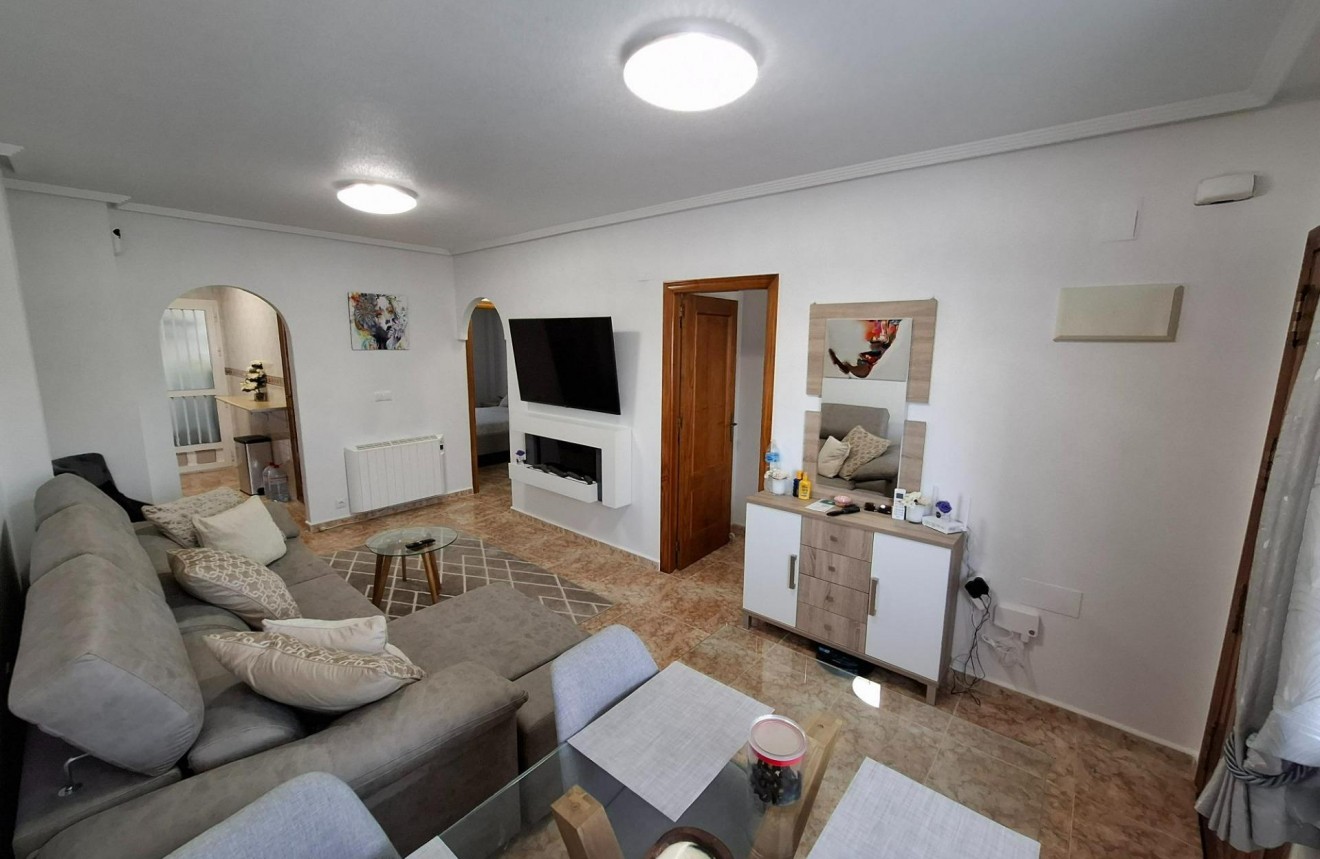 Resale - Apartment / flat -
Torrevieja - Los altos