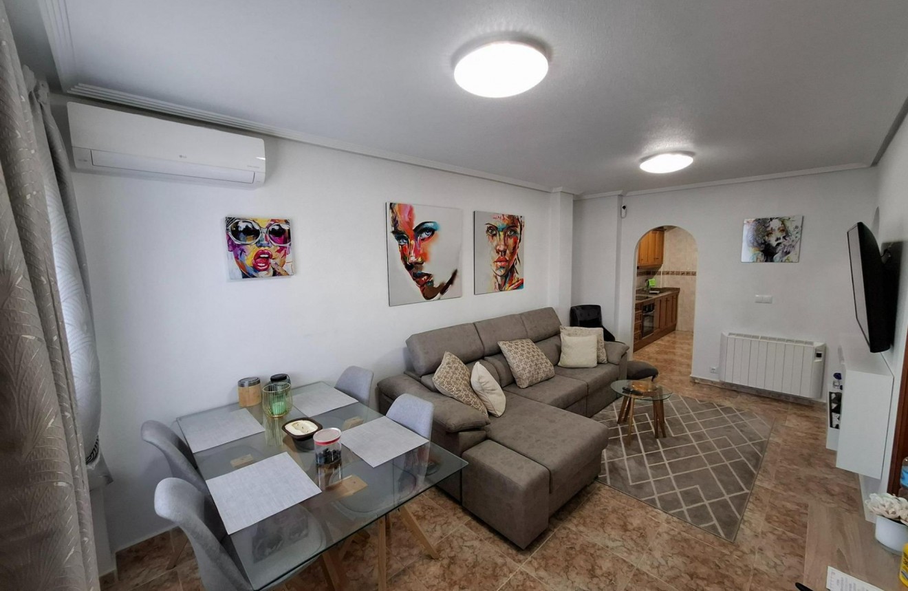 Resale - Apartment / flat -
Torrevieja - Los altos